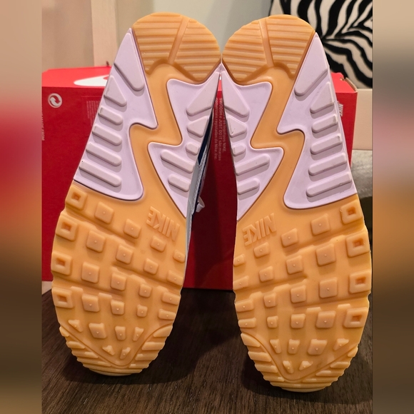 WOMEN'S NIKE AIR MAX 90 WHITE-LAPIS-DOLL PURE-PLATINUM SZ 10 [DX3316-100] - Picture 9 of 9